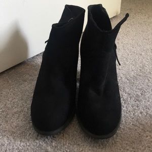 Zipper ankle boots
